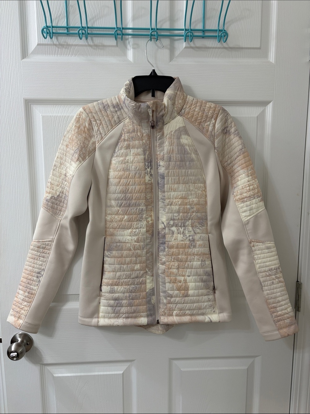CALIA by Carrie Underwood Quilted Light Beige Floral-Print Softshell Jacket